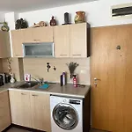Cozy With Mountain View 아파트 반스코