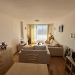 Cozy With Mountain View 반스코