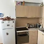 Cozy With Mountain View 아파트