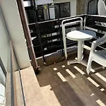 Cozy With Mountain View 아파트
