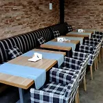 Cozy With Mountain View 아파트 반스코