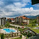Cozy With Mountain View 반스코